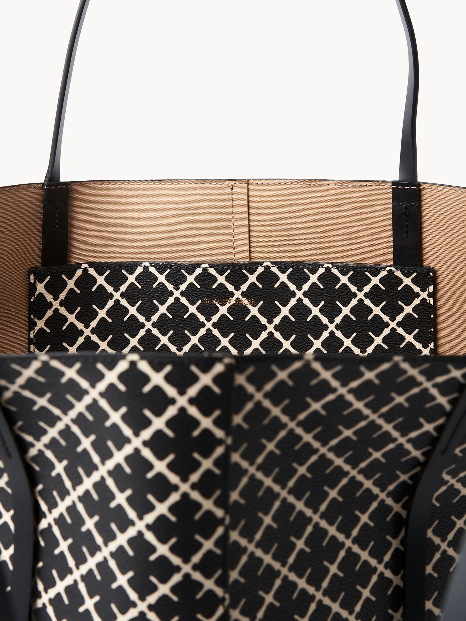 By Malene Birger Abrille Printed Tote Vesker Svarte | NO_BB42415