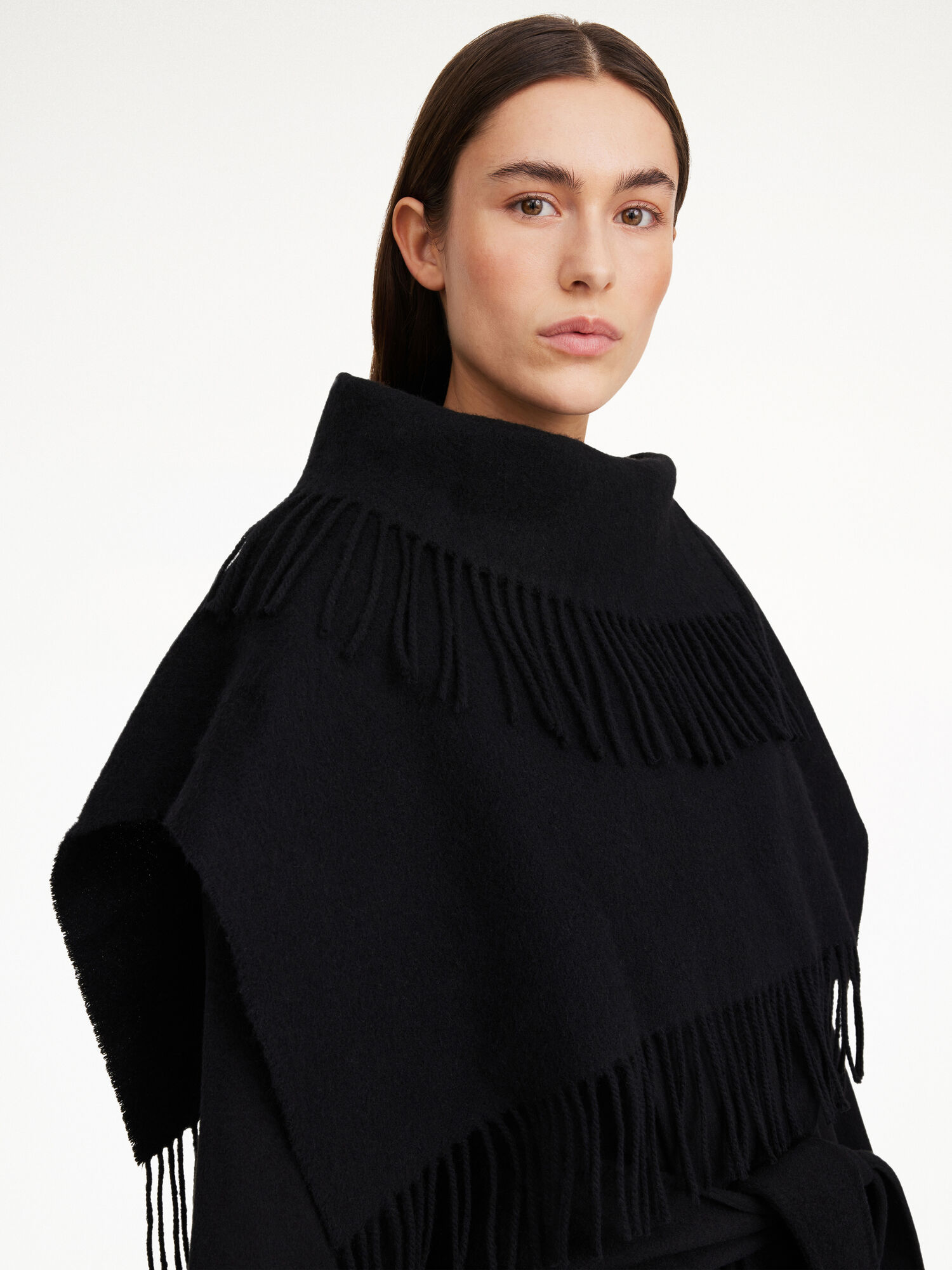 By Malene Birger Turtla Wool Fringe Bib Skjerf Svarte | NO_BB41555